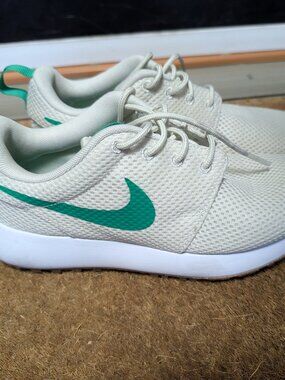 Nike Roche G Golf Shoes SIze 4
